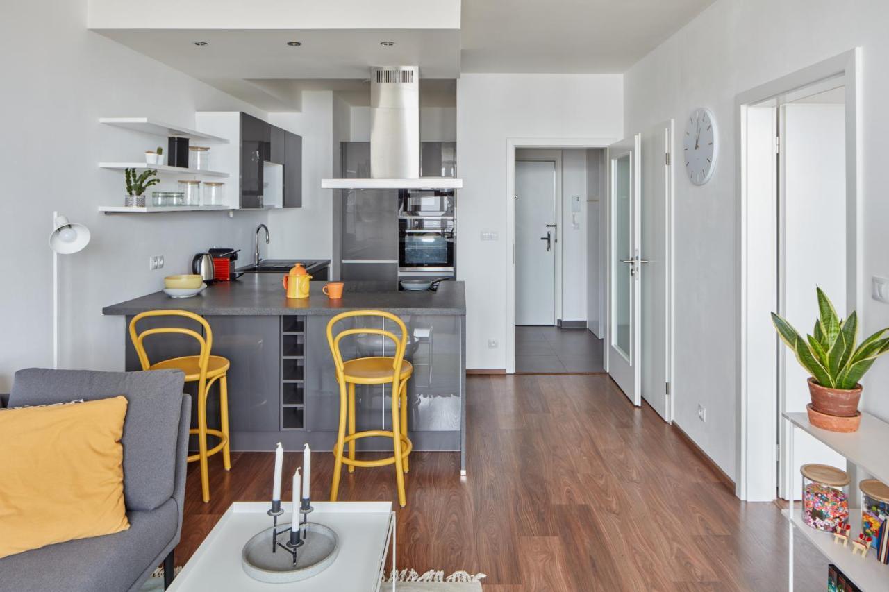 Days - Bright Interior - Free Parking - Spacious Layout Apartament Praga