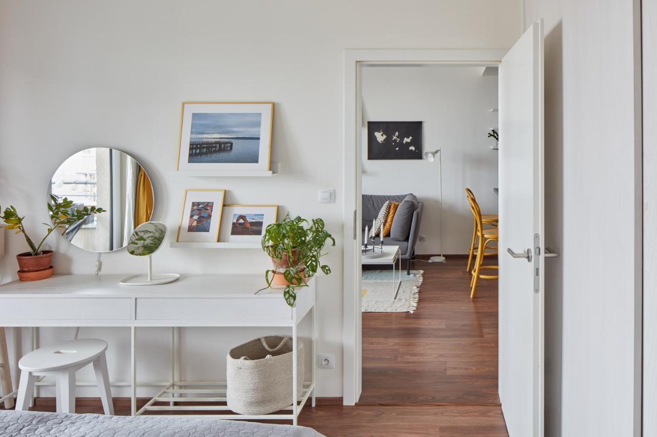 Days - Bright Interior - Free Parking - Spacious Layout Apartament Praga
