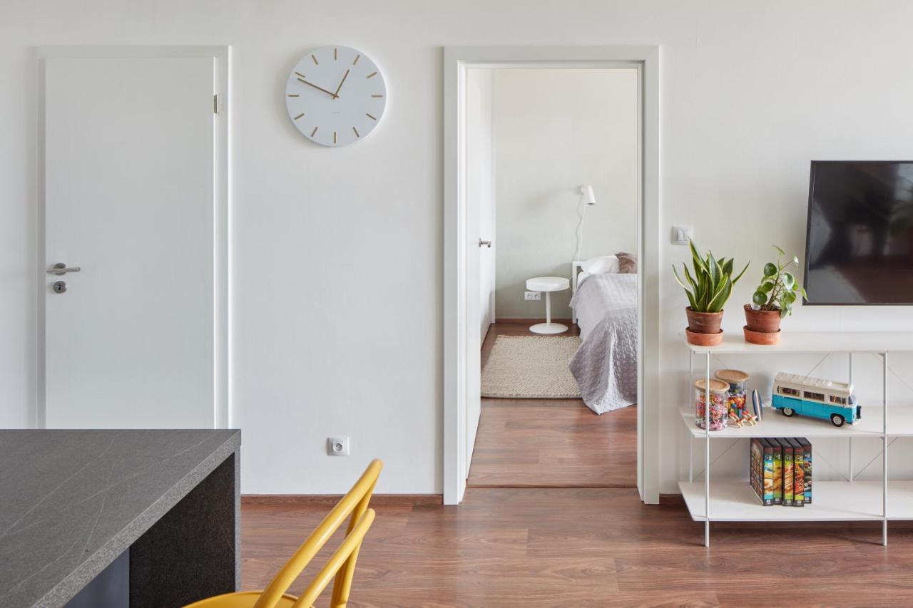 Days - Bright Interior - Free Parking - Spacious Layout Apartament Praga
